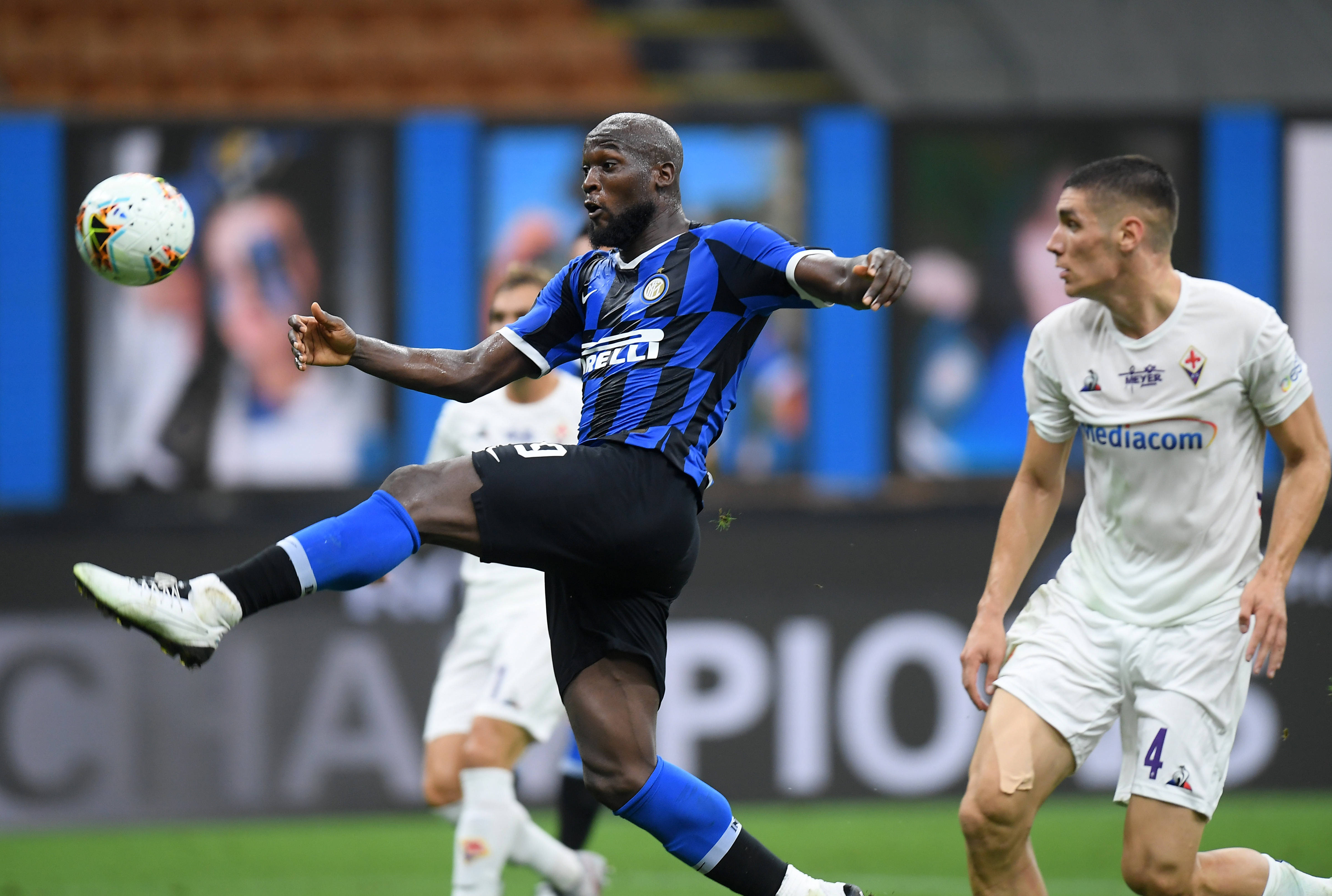 爱游戏入口-佛罗伦萨前锋连入两球,助球队轻松击败对手的是谁